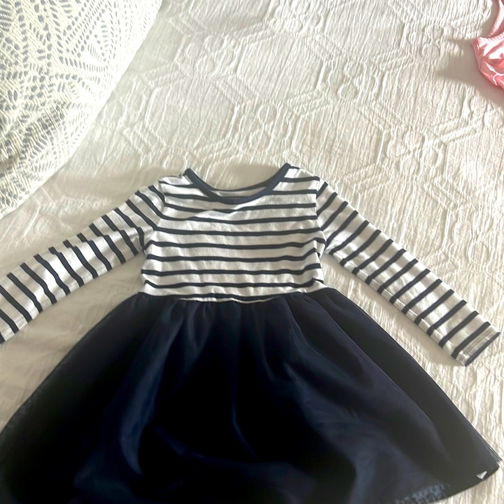 Cute old navy dress. Navy and white strip Colton top with navy bottom